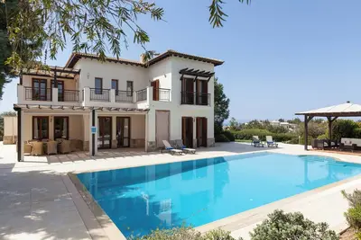Image de Stunning Panoramic Views and Serene Garden Retreat Paphos Villa 1464