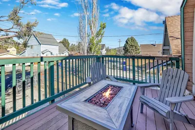 Image de Sunset Pines Retreat Cottage at Big Bear - Foosball