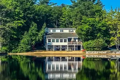 Image de Lake Home with Private Beach and Hot Tub
