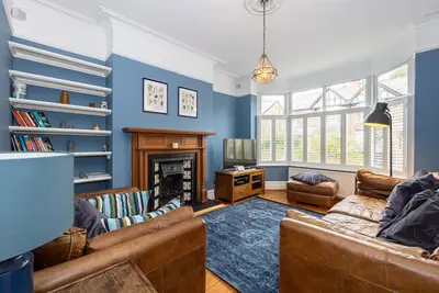 Image de GuestReady - Maison de prestige dans le sud de Manchester