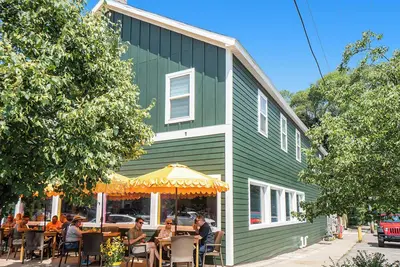 Image de Newly renovated downtown apartments with parking