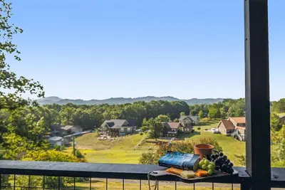 Image de Fire Pit, Hot Tub, Game Room, Views!