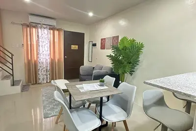 Image de Piper's Pad - Cozy 2-bedroom Townhouse near the Airport - Air-Conditioned. Wifi.