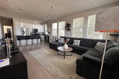 Image de 3Bed 3Bath 2 Mi to Disneyland, Free Tesla Charging!
