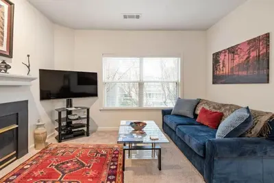 Image de Cozy 1-Br apartment with a seasonal pool!