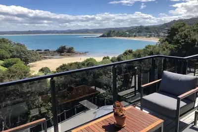Image de W91: Stylish, modern, up-market house with great views, right above the beach.