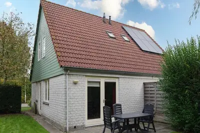 Image de Maison de vacances dans parc paisible avec terrasse