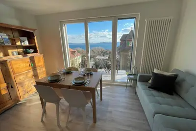 Image de Appartement moderne de 2 chambres à coucher avec vue sur le lac