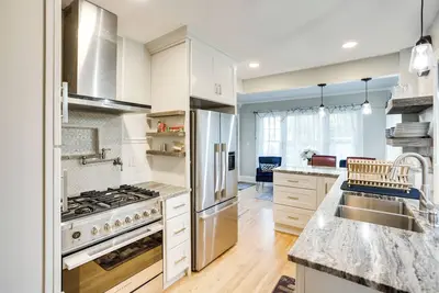 Image de 5 Mi to Mall of America: South Minneapolis Home