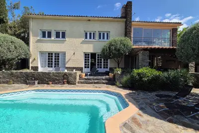 Image de Un havre de paix niché au cœur d’un charmant village au milieu des montagnes.