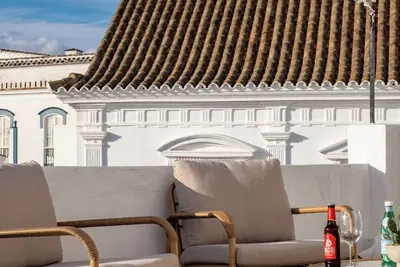 Image de Spacious apartment with terrace and bay views