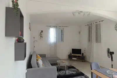 Image de Villa en campagne tout confort avec parking et grand jardin privé.
