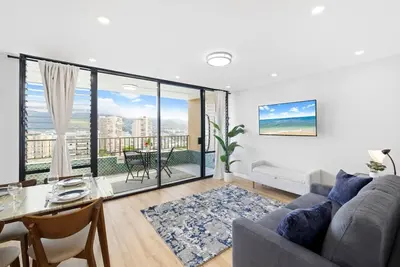 Image de Spacious 2br Condo | Balcony, Parking, Great Views