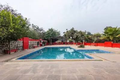 Image de Terrific 5-Bhk farmhouse in Gurugram with stunning views