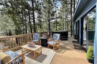 Cozy Home at Heavenly Ski Resoirt + 5 min to CasinosPrivate Hot Tub/Pet Friendly