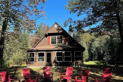 Image de Tranquil Cabin Retreat with Sauna – Steps from the Holy Waters