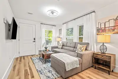 Image de Java the Hut: Cozy Retreat in Downtown Pensacola