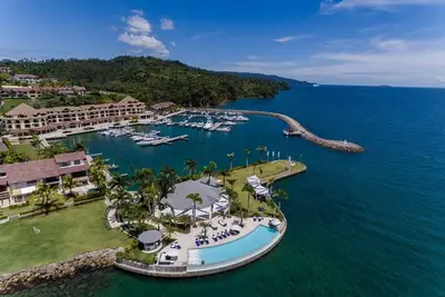 Image de Charming Apartment in Puerto Bahía The Bannister with Balcony and Sea View.