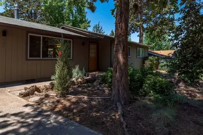 Image de Charming, private 2-bedroom house with WiFi, Ac in convenient Bend neighborhood.