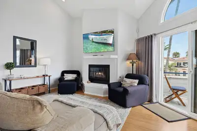 Image de Luxury Ocean View Townhouse Steps to Sandy Beach