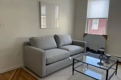 Image de Sparkling Renovated 3 Bed 2 Bathroom\n\nIn Heart of Historic Brookline Village \n\n