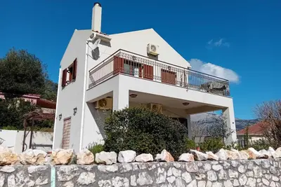 Image de Charming 2 bedroom villa in Agia Eirini with WiFi, Ac, pool. Sleeps up to 6.
