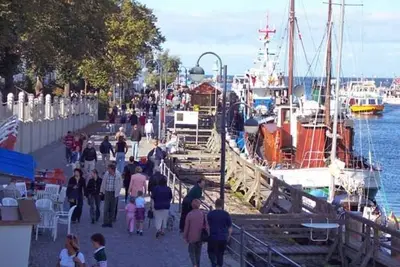 Image de Warnemünde on the Alter Strom 232862