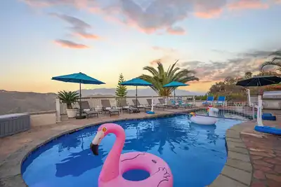 Image de Above the Clouds 17 acre Gated Hilltop Estate with Stunning Views