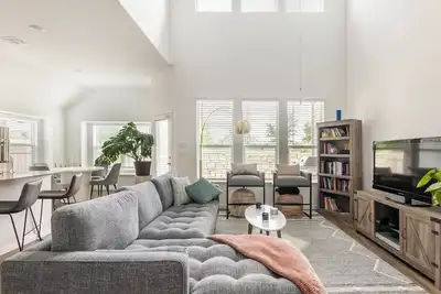 Image de Stylish & Modern Austin Home with Yard & Gated Community Pool