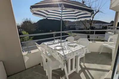 Image de Appartement T2 calme et lumineux au hameau du Golf avec balcon et piscine