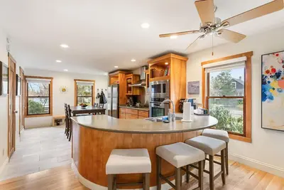 Birds Nest | 2br | Downtown Saugatuck | Pool