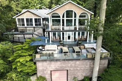 Image de The SaugaBuck House | River Front | Hot Tub