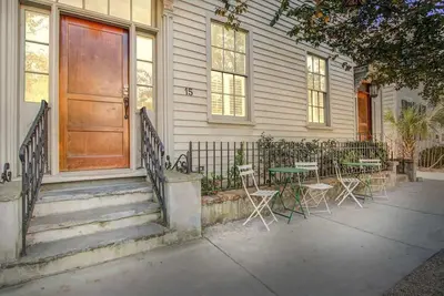 Image de The Melody | 2br Retreat, Steps to King Street