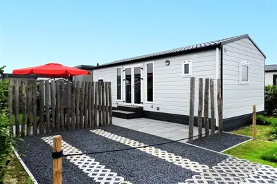 Image de Chalet with cozy lounge, 5 min. to the sea, near Brouwersdam, in Renesse Nl