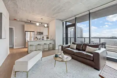 Image de West Loop Oasis: Skyline Views + Prime Location