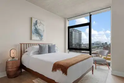 Image de Prime West Loop 2br Apts + Event Convenience