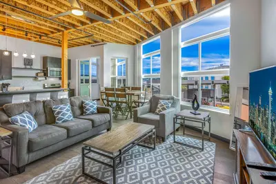 Image de Brand New Condo in Downtown Bremerton
