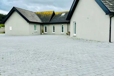 Image de Charming 3-bedroom property with free WiFi and parking near Kildare village