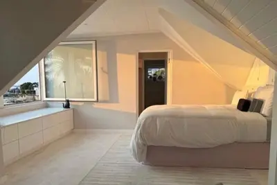 Image de Luxury on the ocean's edge with majestic sunsets and the freshest air.