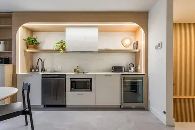 Image de Elevated Apartment | Hotel-stye 5-Bedroom All-Ensuite Residence with Multiple Kitchens, High-End Finishings & Thoughtful Local Hosting