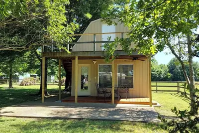 Image de Cozy with Local Airport View