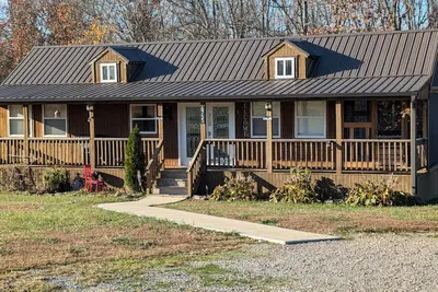 Image de Cozy Cabin on 80 acres in The Ozarks, very unique!