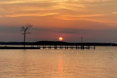 Image de \"Endless Summer\" Waterfront on the Chesapeake Bay!