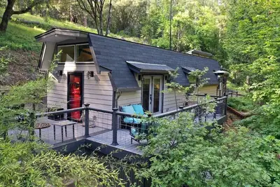 Waterfront Escape on 2 Acres – 2 Cozy Cabins with Fire Pit & Nature Views