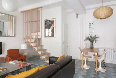 Image de The house, two floors and jungle patio.