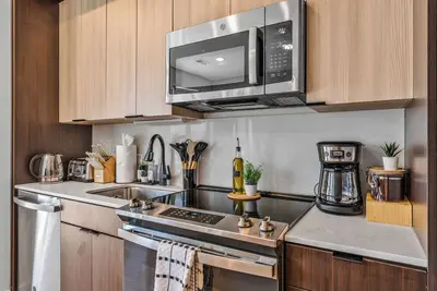 Otr & Cbd - 1 King Bed, Free On-Site Parking, Pool, Gym, Exclusive Club Room