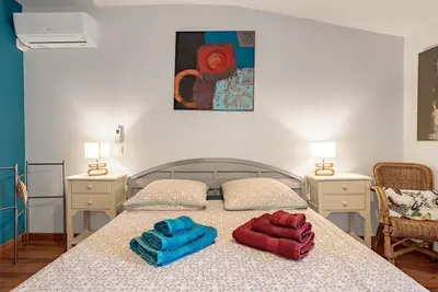 Image de Joli Appartement À Claira' avec Wi-Fi et climatisation