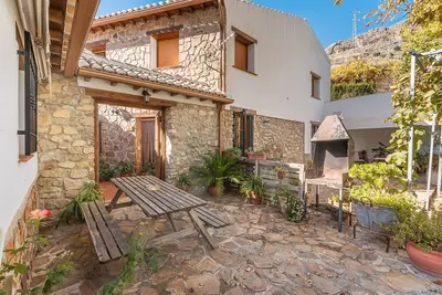 Image de Maison de campagne \"El Patio Casa Rural\" avec vue sur la montagne, Wi-Fi et climatisation