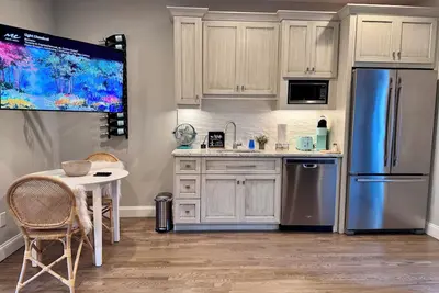 Image de Stunning one-bedroom apartment located in the Myers Park neighborhood.