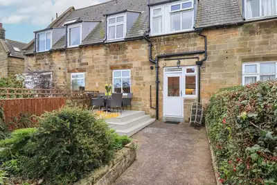 Maypole Cottage, family friendly, with a garden in Fylingthorpe